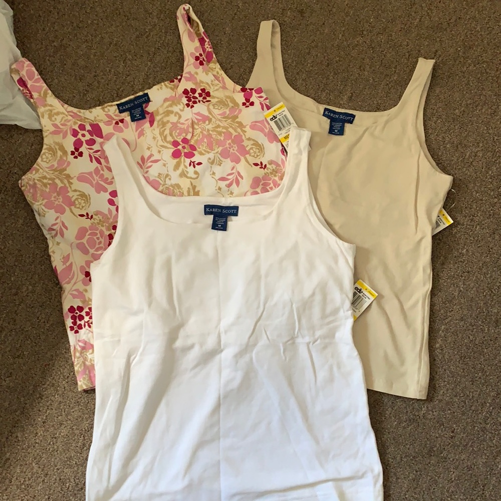 Karen Scott Set of tanks tops
